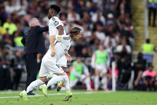 Лука Модрич выходит на замену вместо Орельена Чуамени. Капитан «Реала» Лука Модрич выходит на замену вместо Орельена Чуамени в матче «Реал» — «Барселона» (2:5). 12 января. Джедда