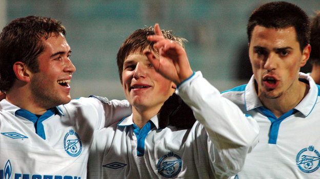 Александр Кержаков, Андрей Аршавин и Милан Вьештица. Бывшие футболисты «Зенита» Александр Кержаков, Андрей Аршавин и Милан Вьештица. 2004 год