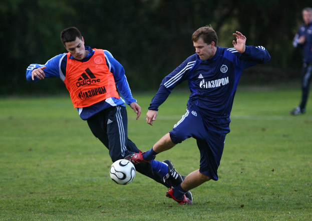 Милан Вьештица и Владислав Радимов. Бывшие футболисты «Зенита» Милан Вьештица и Владислав Радимов на тренировке. 2006 год