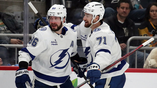 Хоккеисты «Тампы» Никита Кучеров и Энтони Сирелли