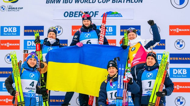 Тарьей Бе, Стурла Лагрейд и Йоханнес Бе (в верхнем ряду).