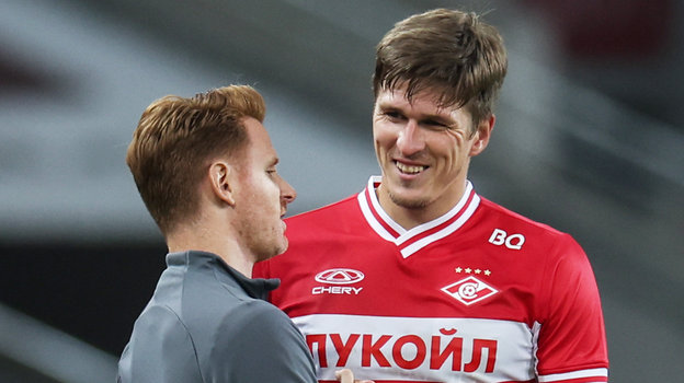 Гильермо Абаскаль и Александр Соболев. Бывший главный тренер «Спартака» Гильермо Абаскаль и футболист Александр Соболев