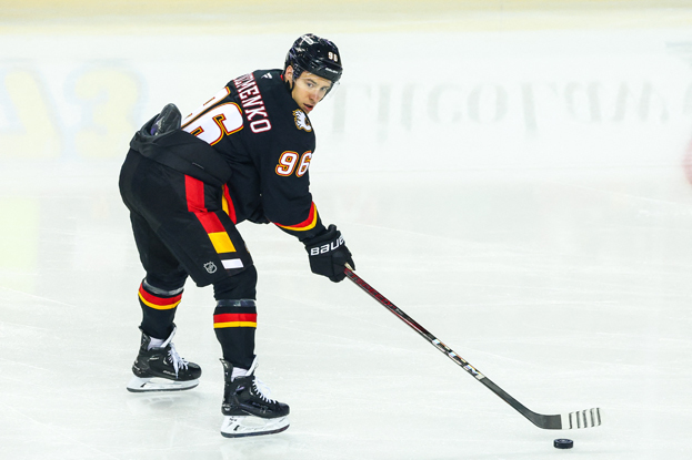 Андрей Кузьменко. Нападающий «Калгари» Андрей Кузьменко