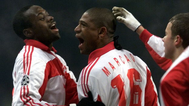 Жерри-Кристиан Тчуйсе, Маркао и Дмитрий Парфенов. Футболисты Жерри-Кристиан Тчуйсе, Маркао и Дмитрий Парфенов. празднуют гол в матче «Спартак» — «Арсенал» (4:1). 22 ноября 2000 года