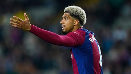 Внезапная трансферная сага зимы: Араухо передумал уходить из «Барсы» в «Ювентус». Повлиял разговор с Деку