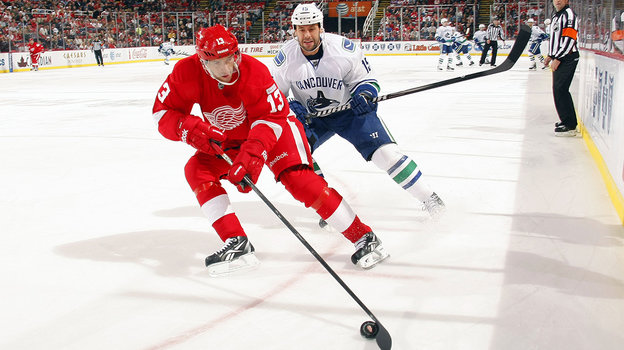 Павел Дацюк (№13). Нападающий «Детройта» Павел Дацюк