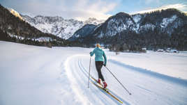 Женщина на лыжах