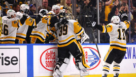 Такого в НХЛ еще не было: вратарь забил и сделал голевую передачу!