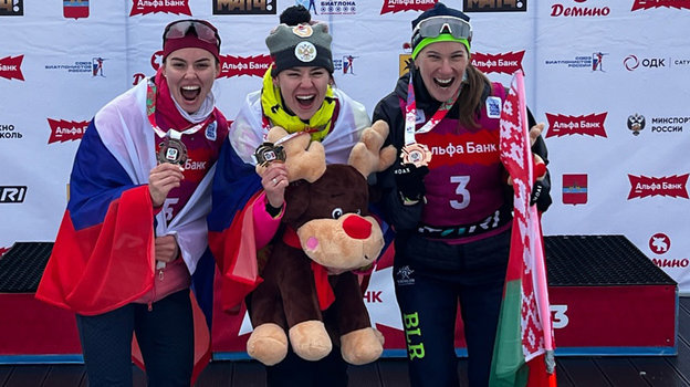 Биатлонистки Виктория Метеля, Анастасия Халили и Анна Сола