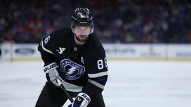 Кучеров снова творит чудеса! Гол-красавец, 600 передач в НХЛ и продолжение гонки за Маккинноном