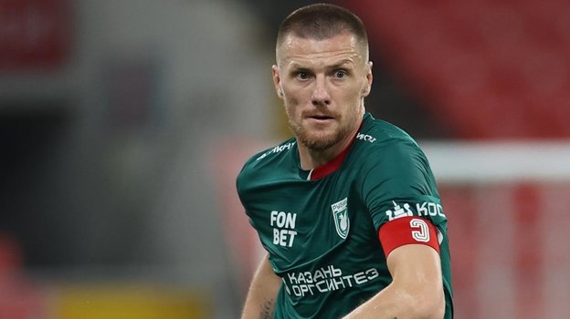 Полузащитник «Рубина» Олег Иванов