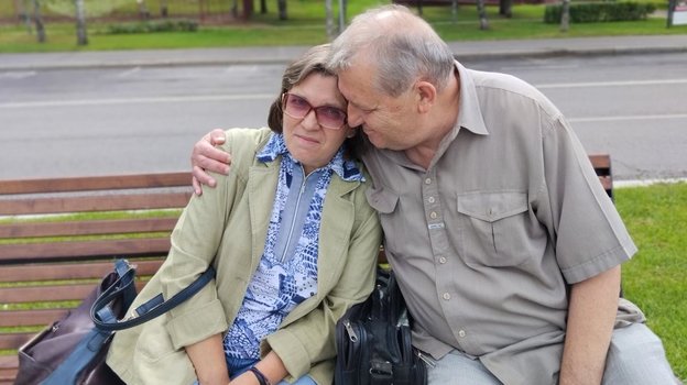 Павел Васильев с женой. Спортивный журналист Павел Васильев и его жена