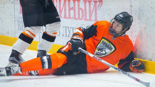 Дмитрий Воронков в составе «Ермака». Хоккеист Дмитрий Воронков в матче за «Ермак»