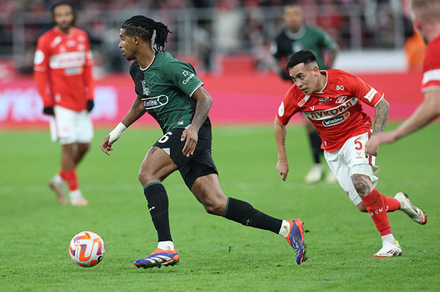 Полузащитники Кевин Ленини («Краснодар») и Эсекьель Барко («Спартак»). Кевин Ленини и Эсекьель Барко в матче «Спартак» — «Краснодар». (0:3)