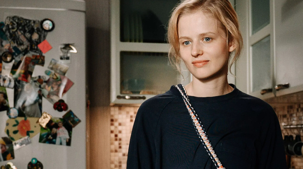 Кадр из сериала «Между нами химия» / реж. Карина Чувикова / Wink