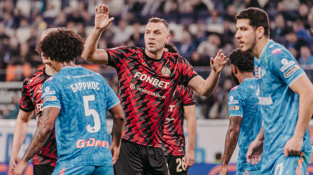 Нападающий «Акрона» Артем Дзюба в матче «Зенит» — «Акрон» (1:2). 7 декабря 2024 года. Санкт-Петербург