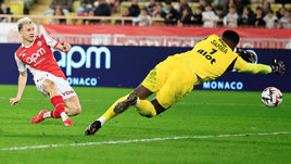 Футболист Александр Головин забивает гол в матче «Монако» — «Ренн» (3:2). 25 января. Монако.