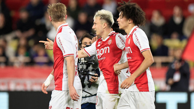 Александр Головин (в центре) празднует гол с одноклубниками. Футболист Александр Головин (в центре) празднует гол с одноклубниками в матче «Монако» — «Ренн» (3:2). 25 января. Монако