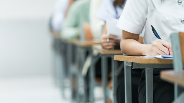 Дети пишут экзамен