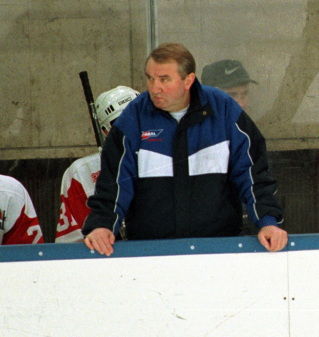 Александр Зачесов. Главный тренер «Витязя» Александр Зачесов. 2000 год.