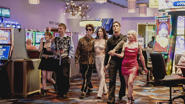 Кадр из фильма «Анора», реж. Шон Бэйкер, Cre Film Film, Nation Entertainment