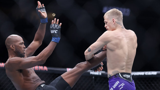 Майкл Пэйдж в бою с Иэном Гэрри. Бойцы ММА Майкл Пэйдж и Иэн Гэрри. 29 июня 2024 года. Лас-Вегас