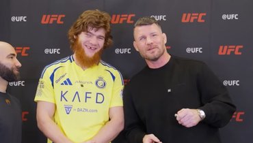 «А ты тоже врезаешься в столбы?!» Шара Буллет и Майкл Биспинг встретились и подробно обсудили общую проблему со зрением