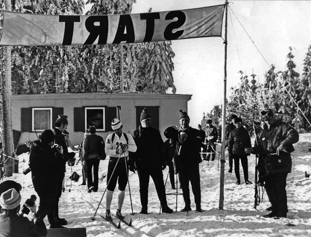 Александр Тихонов перед гонкой в Румынии. 1967 год. Четырехкратный олимпийский чемпион Александр Тихонов перед гонкой в Румынии. 1967 год.