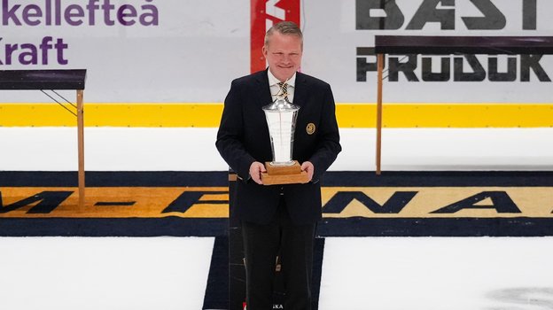 Член правления ИИХФ Андерс Ларссон.