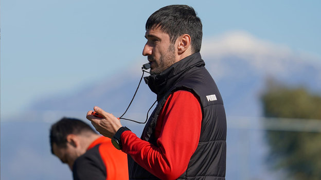 Спартак Гогниев. Главный тренер «Алании» Спартак Гогниев