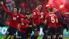 Футболисты «Лилля» празднуют победу в матче Лиги чемпионов «Лилль» — «Фейеноорд» (6:1). 29 января. Вильнев-д'Аск.