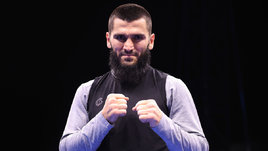 Боксер Артур Бетербиев