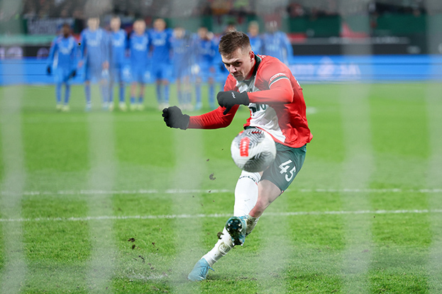 Александр Сильянов. Александр Сильянов пробивает послематчевый пенальти в матче Локомотив» — «Динамо»