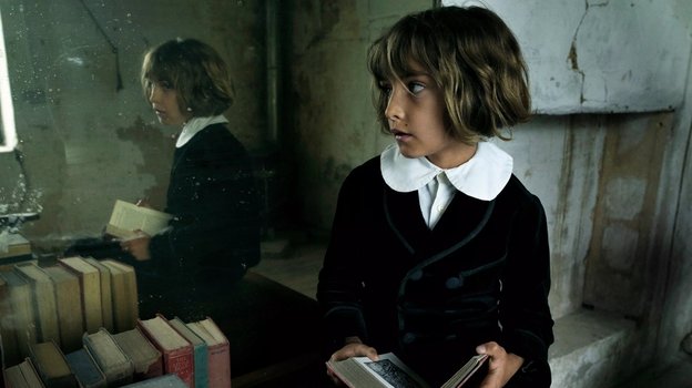 Кадр из фильма «Детство лидера» / реж. Брэйди Корбет / IFC Films: