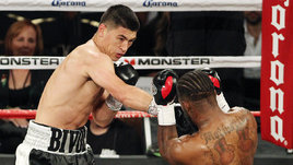 Боксер Дмитрий Бивол