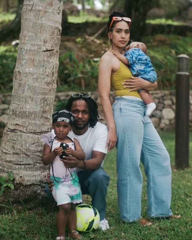 Кендрик Ламар с женой Уитни Алфорд и детьми.