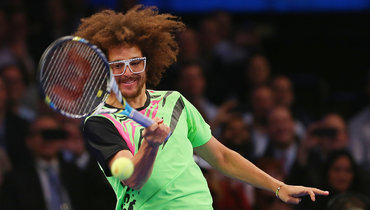 Звездный певец из США начал карьеру в теннисе в 49 лет. Раньше у него был роман с Викторией Азаренко