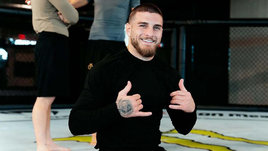В UFC дебютирует брат Топурии — интроверт-красавец изящно одевается на тренировки, бьет в печень, как боксер-профи