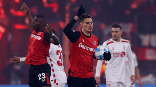 Патрик Шик радуется голу.