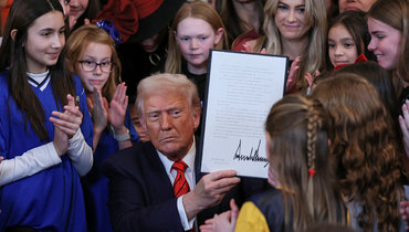 Дональд Трамп подписал указ, запрещающий трансгендерам участвовать в женских видах спорта.