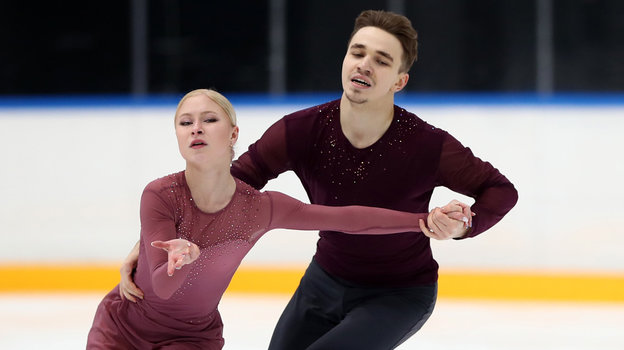 Фигуристы Анастасия Мухортова и Дмитрий Евгеньев
