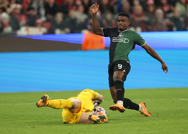 Александр Максименко и Джон Кордоба. Футболисты Александр Максименко и Джон Кордоба