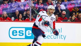 «Если бы Овечкин не сломал чертову ногу, уже был бы на пути к 55 голам». Заокеанские СМИ — о новой шайбе россиянина