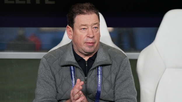 Главный тренер «Шанхай Шэньхуа» Леонид Слуцкий