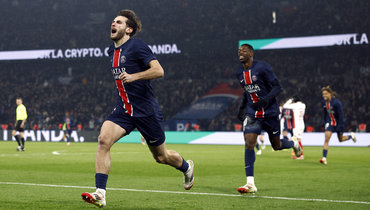 Хвича Кварацхелия и Усман Дембеле после гола.