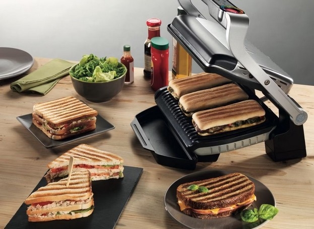 Tefal Optigrill+ GC712D34.