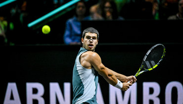 Алькарас победил Хуркача и вышел в финал турнира в Роттердаме