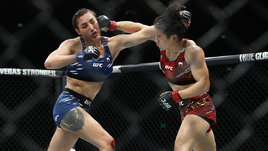Как Суарес не заборола Жанг? Она ведь женский Хабиб, 41-0 по тейкдаунам, трех чемпионок UFC прикончила в партере
