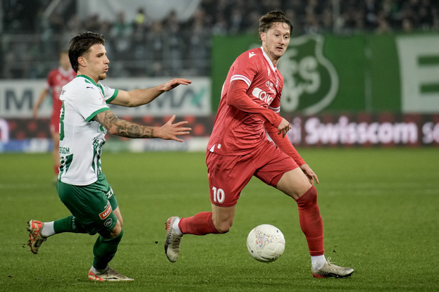 Антон Миранчук (справа) в матче против «Санкт-Галлена».