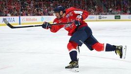 Вот это мощь выстрела Овечкина: гол не забил, но бросил так сильно, что травмировал вратаря